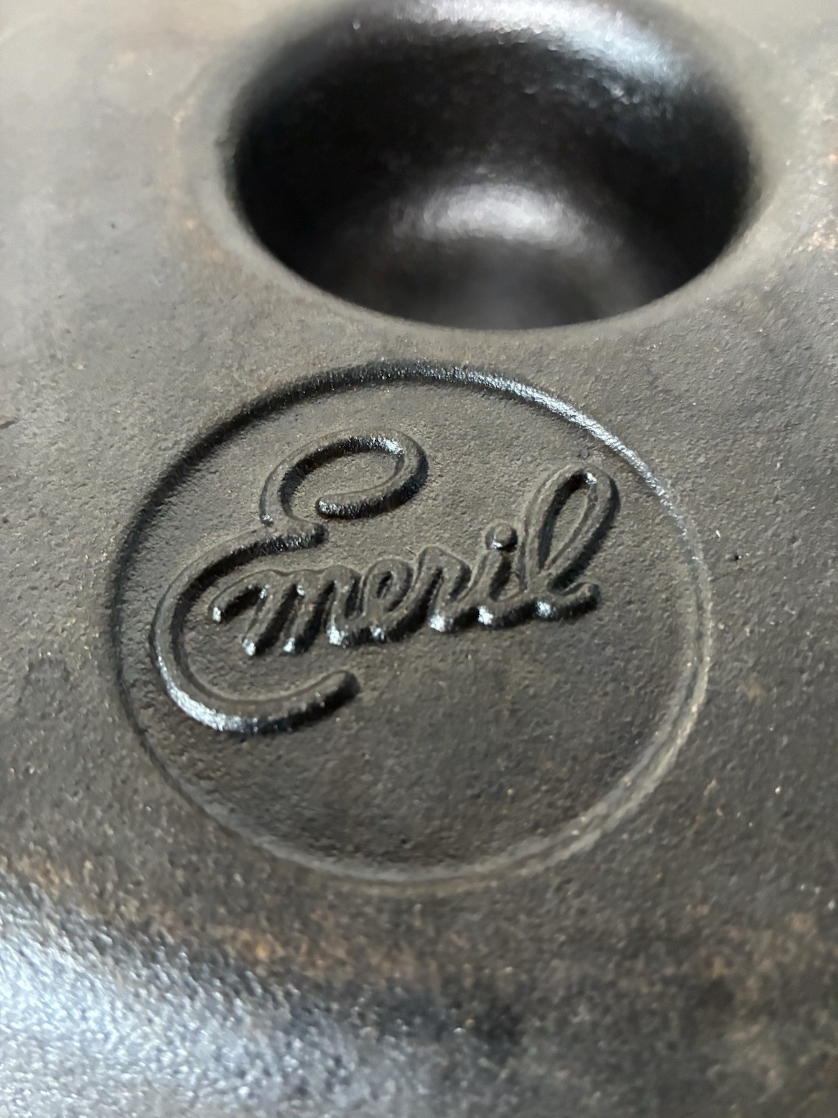 EMERIL VERTICAL POULTRY ROASTER CAST IRON