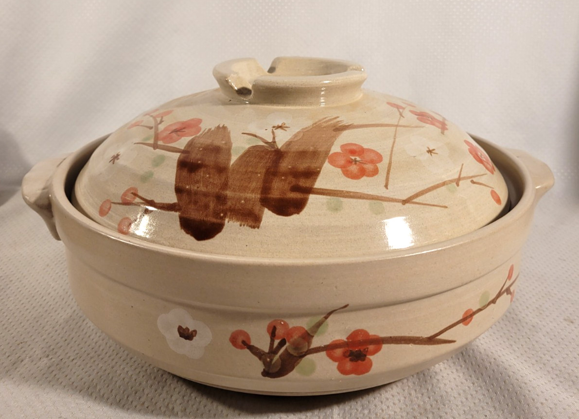 Vtg Japanese Donabe Clay Rice Pot 10″ Floral Motif Lidded Casserole Stoneware