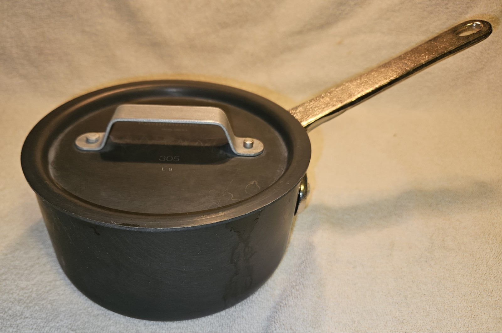 Calphalon 8701-1/2 Saucepan with Lid 1.5 QT Hard Anodized Aluminum Made in USA