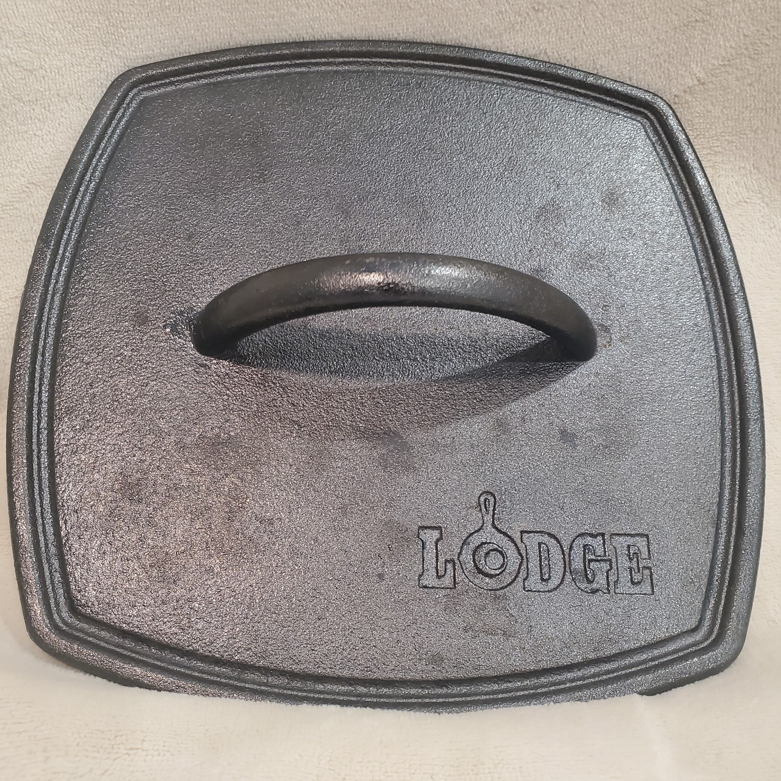 LODGE Flat Cast Iron Grill Burger Panini Press Black Square 8.25” Seasoned