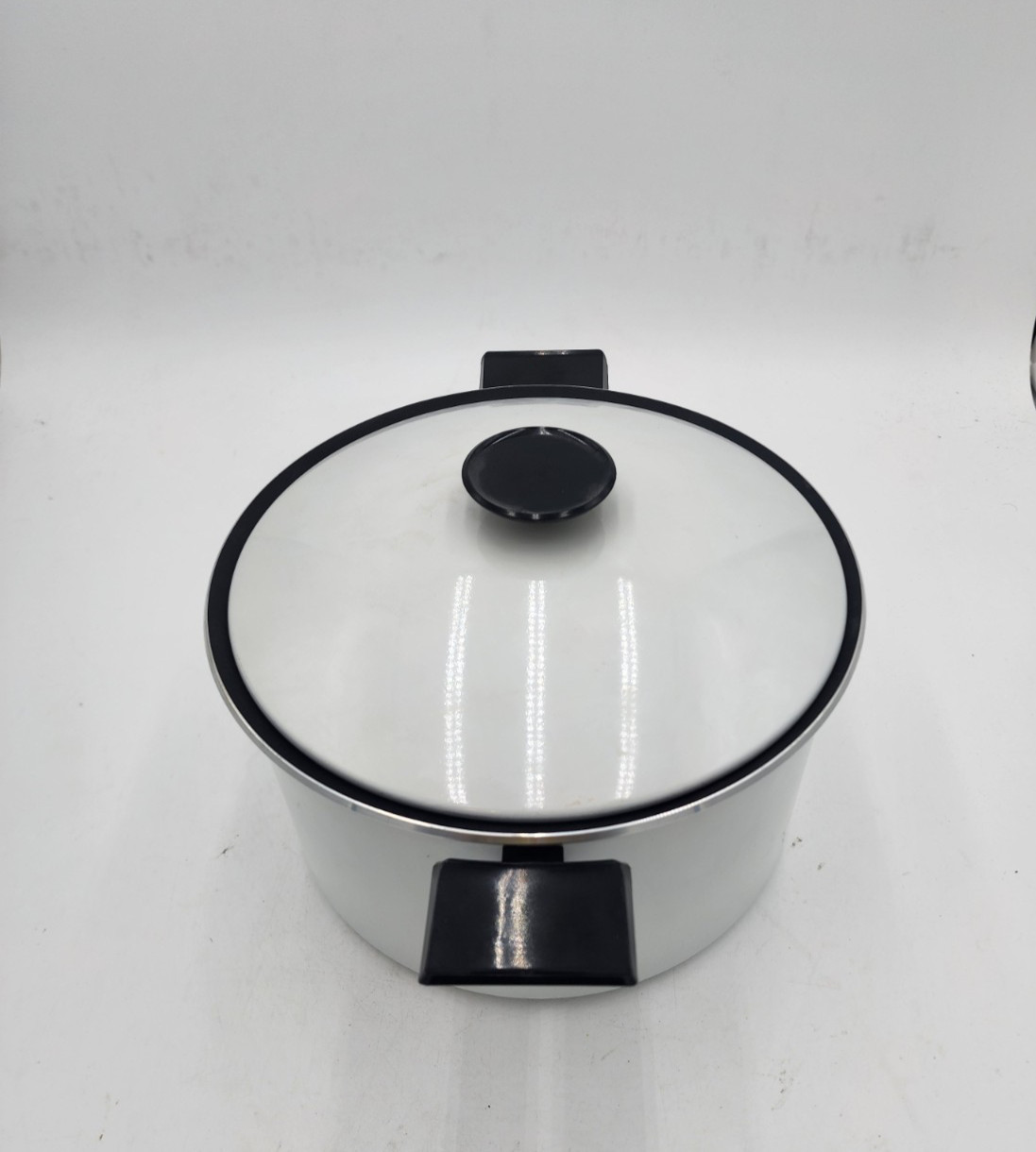 8 Quart Corning Kasp Enamelware Non Stick Stock Pot/ Lid. White Black Trim