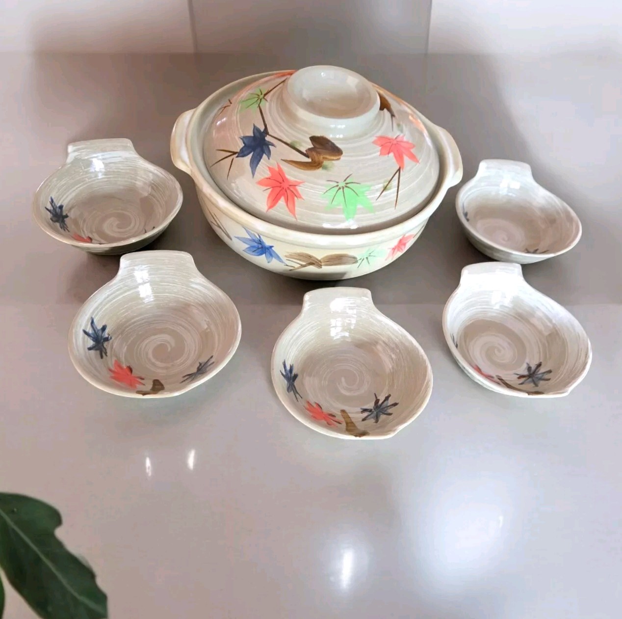 Kotobuki Japanese 10″D Earthenware Donabe Pot Lid Casserole and 5 Bowls