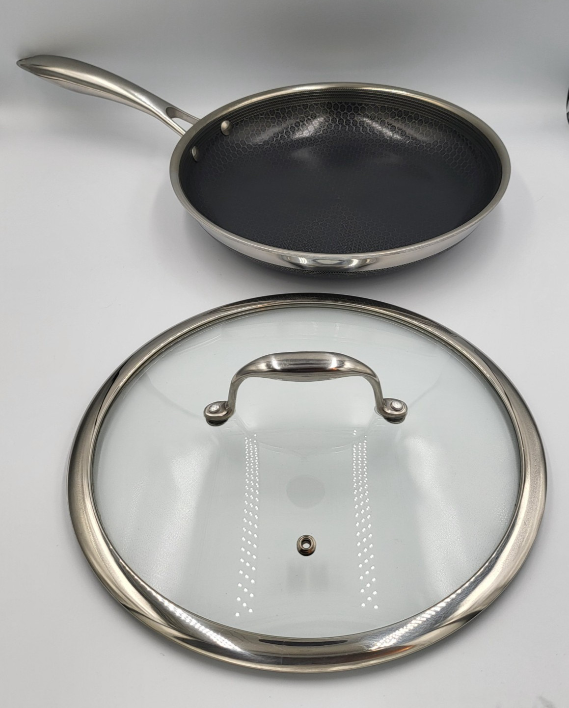 HexClad 10″ FRYING PAN with LID 10-Inch 10 Hybrid Non-Stick -Used Good Condition