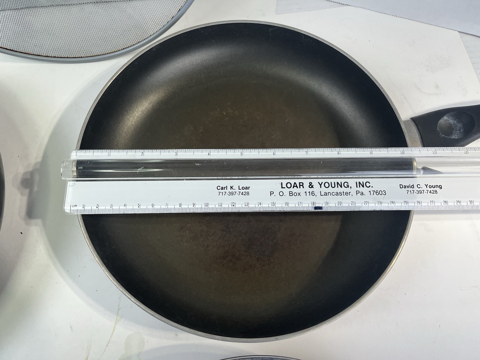 Four Piece Frying Pans Plus Screen Lid See Pics For Sizes Y B