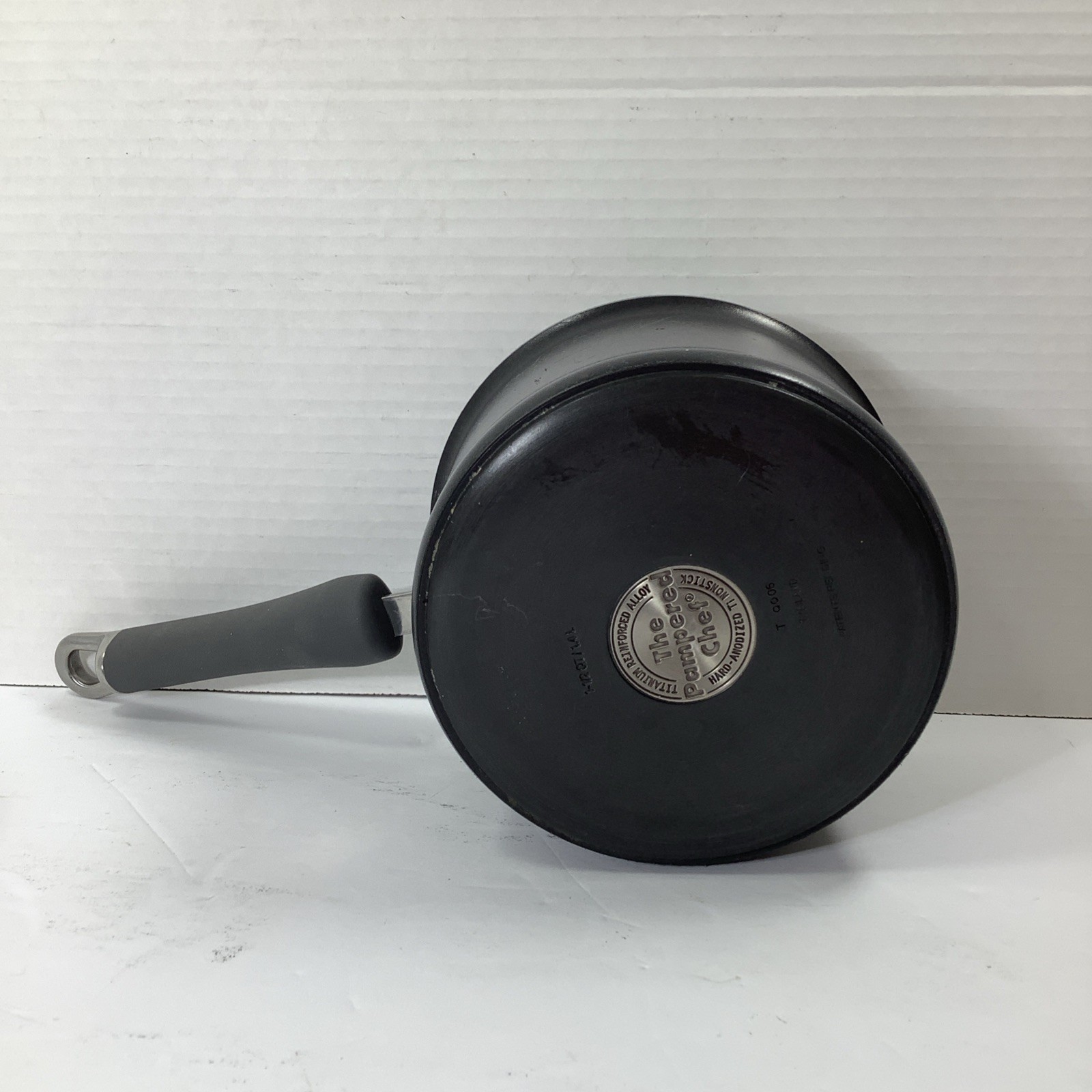 Pampered Chef 1.5 Quart 1.4 Liter titanium reinforced Hard Anodized Nonstick Lid