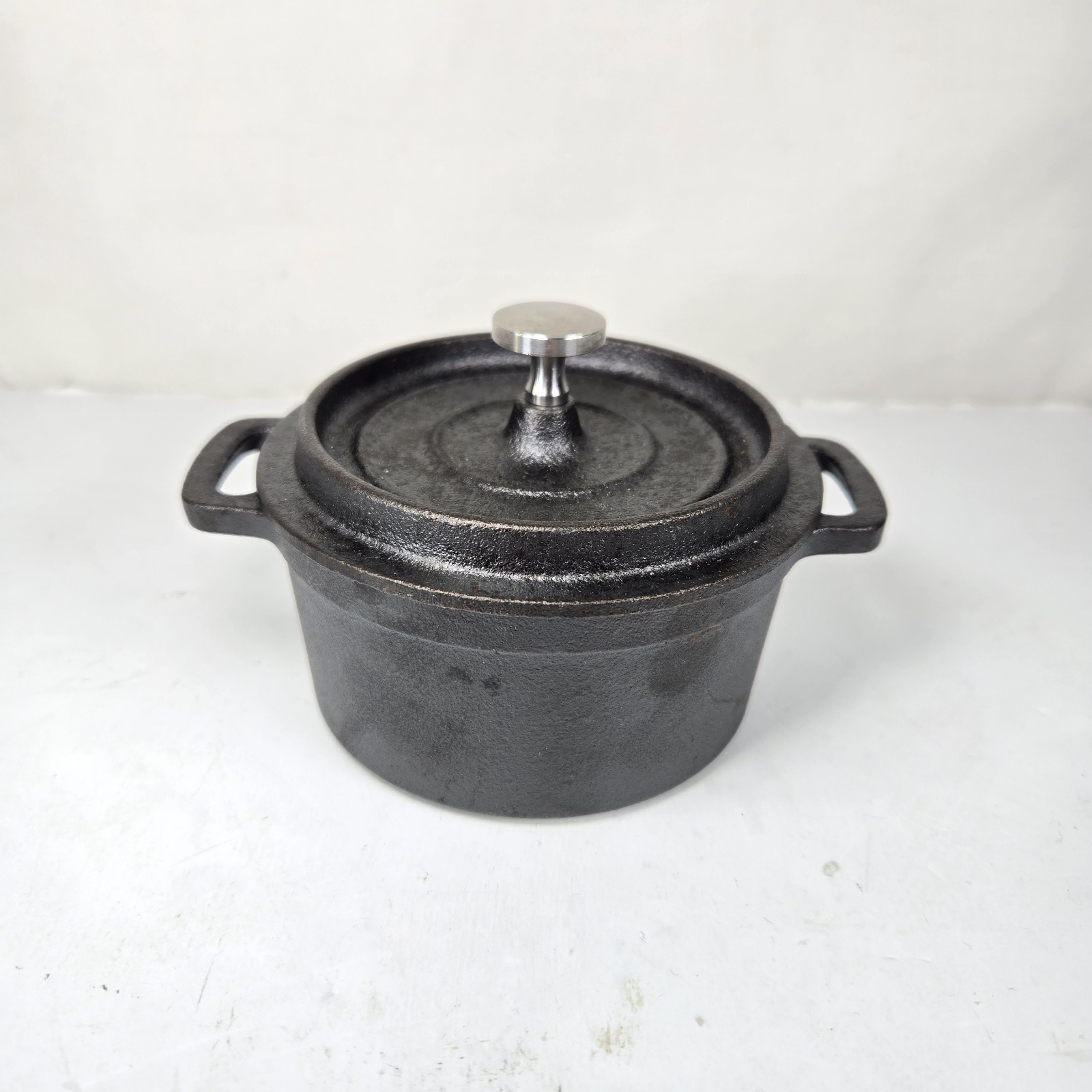 Hawok Cast Iron Mini Melting Pot 3.5″ Wide 2″ Deep With Lid