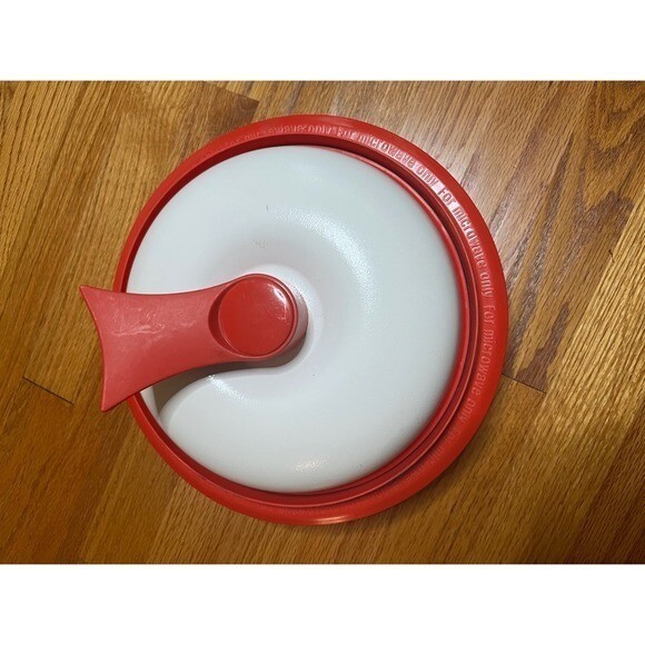 Microhearth 1.5 quart Microwave Steamer Red White Kitchen Cooking