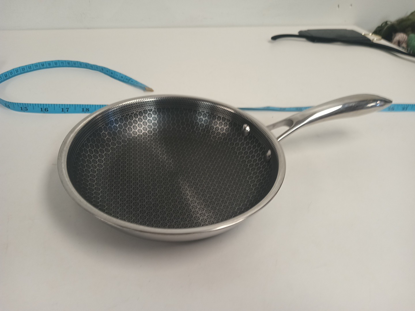 HexClad Hybrid Nonstick 8-Inch Frying Pan, Stay-Cool Handle,