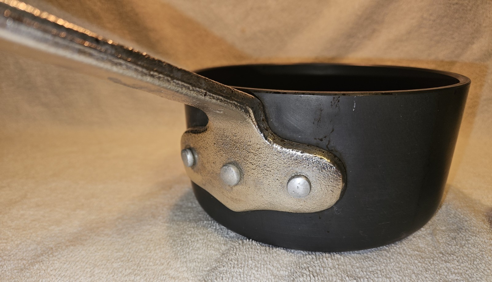 Calphalon 8701-1/2 Saucepan with Lid 1.5 QT Hard Anodized Aluminum Made in USA