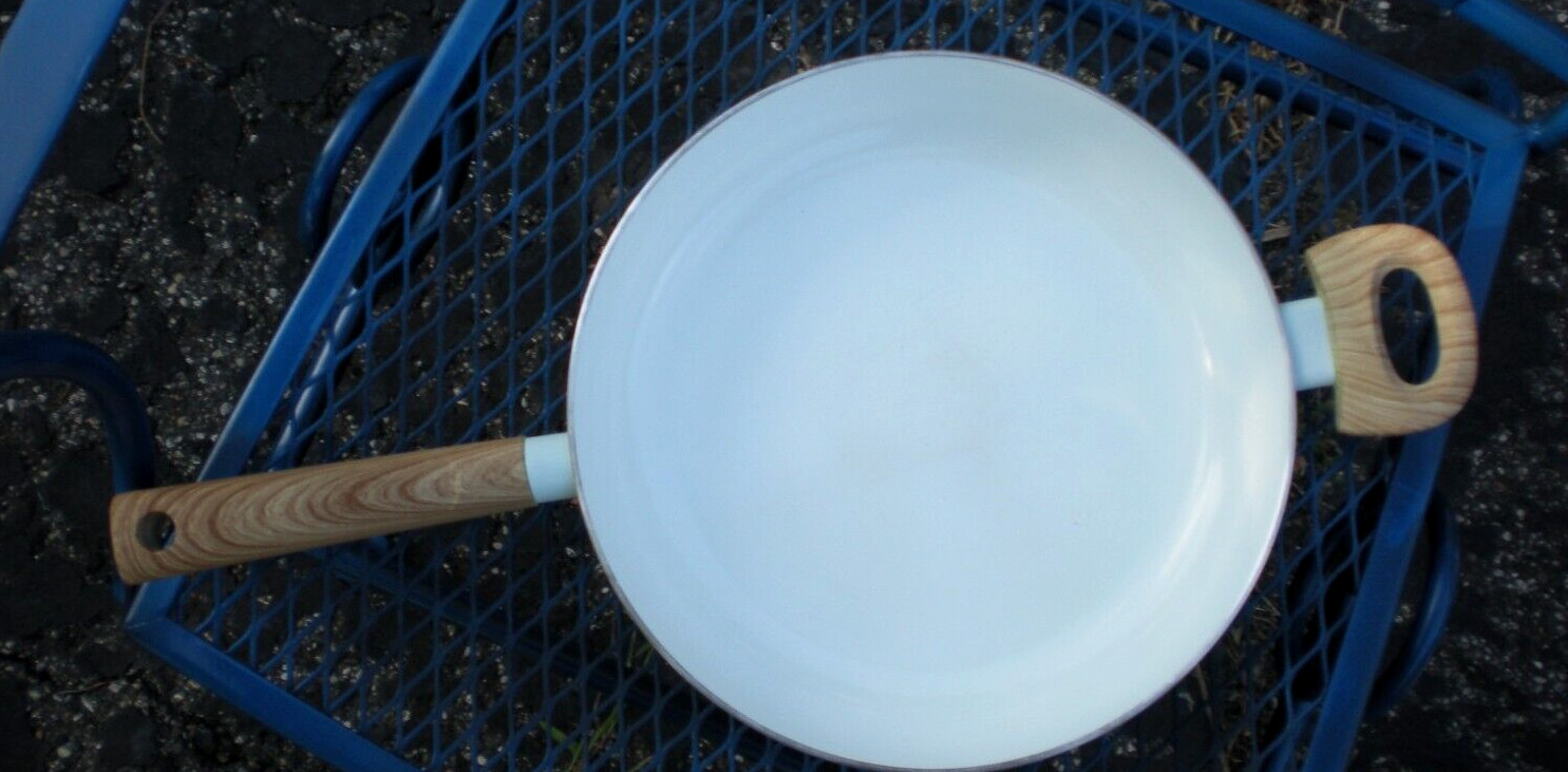 Masterclass Premium Cookware Off-White 11″ Double-Handle Skillet Frying Pan GUC
