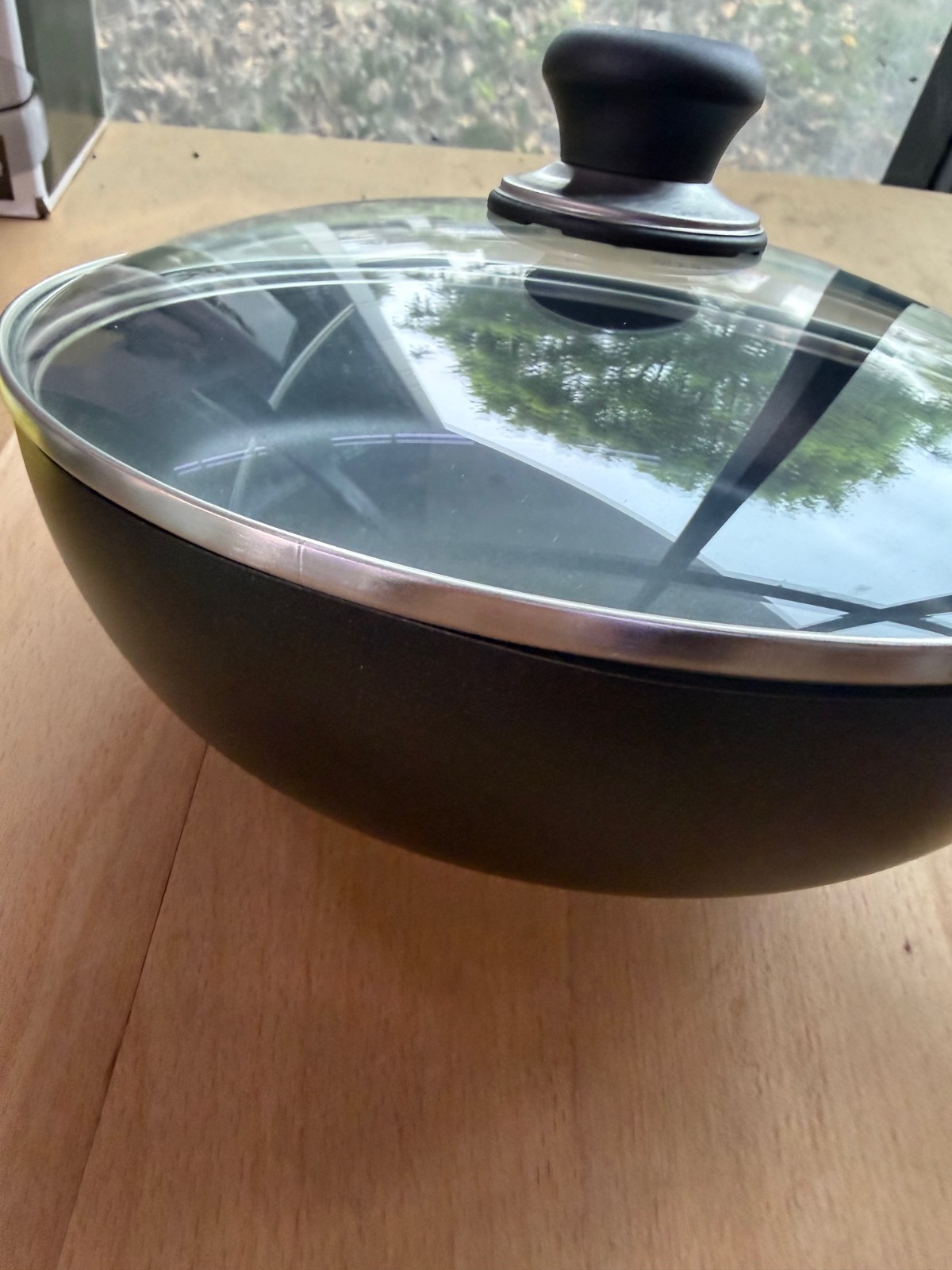 Scanpan Classic 10.25″ Saute Pan with Lid (Dented Pan)