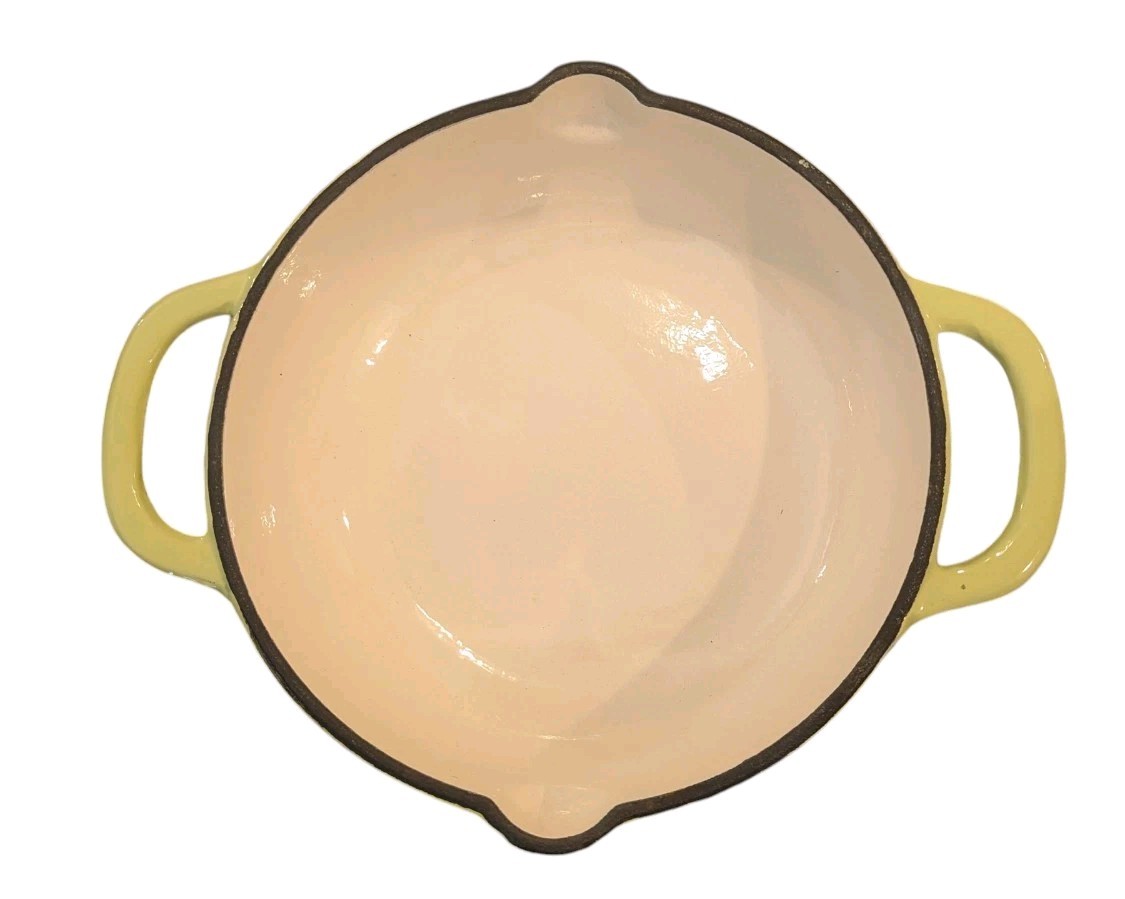 Technique CAST IRON w/ PORCELAIN ENAMEL 4 QT Dutch Oven Green / Beige No lid