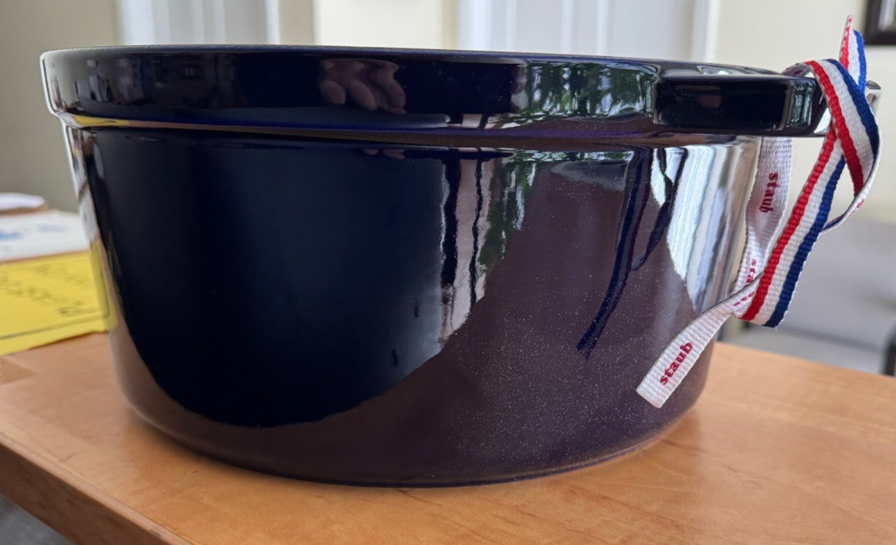 STAUB Cast Iron 7-qt Round Cocotte (Dark Blue)