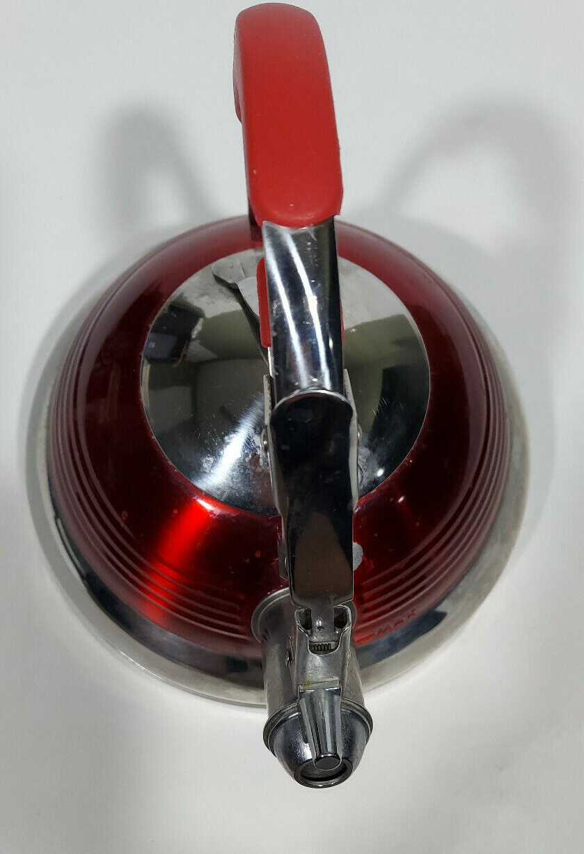 IL MULINO New York 2 QT Stovetop Whistling Tea Kettle Pot Red