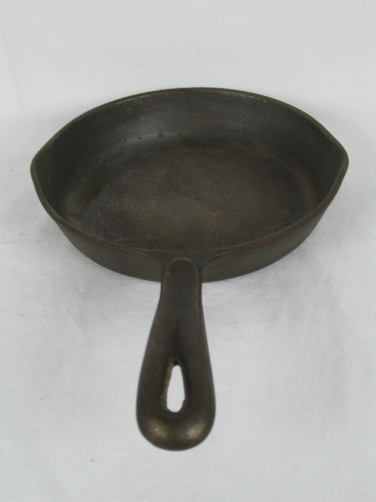 Vintage Wagner Ware 8″ /20 cm.Inch Cast Iron Skillet Made in USA B 2-98