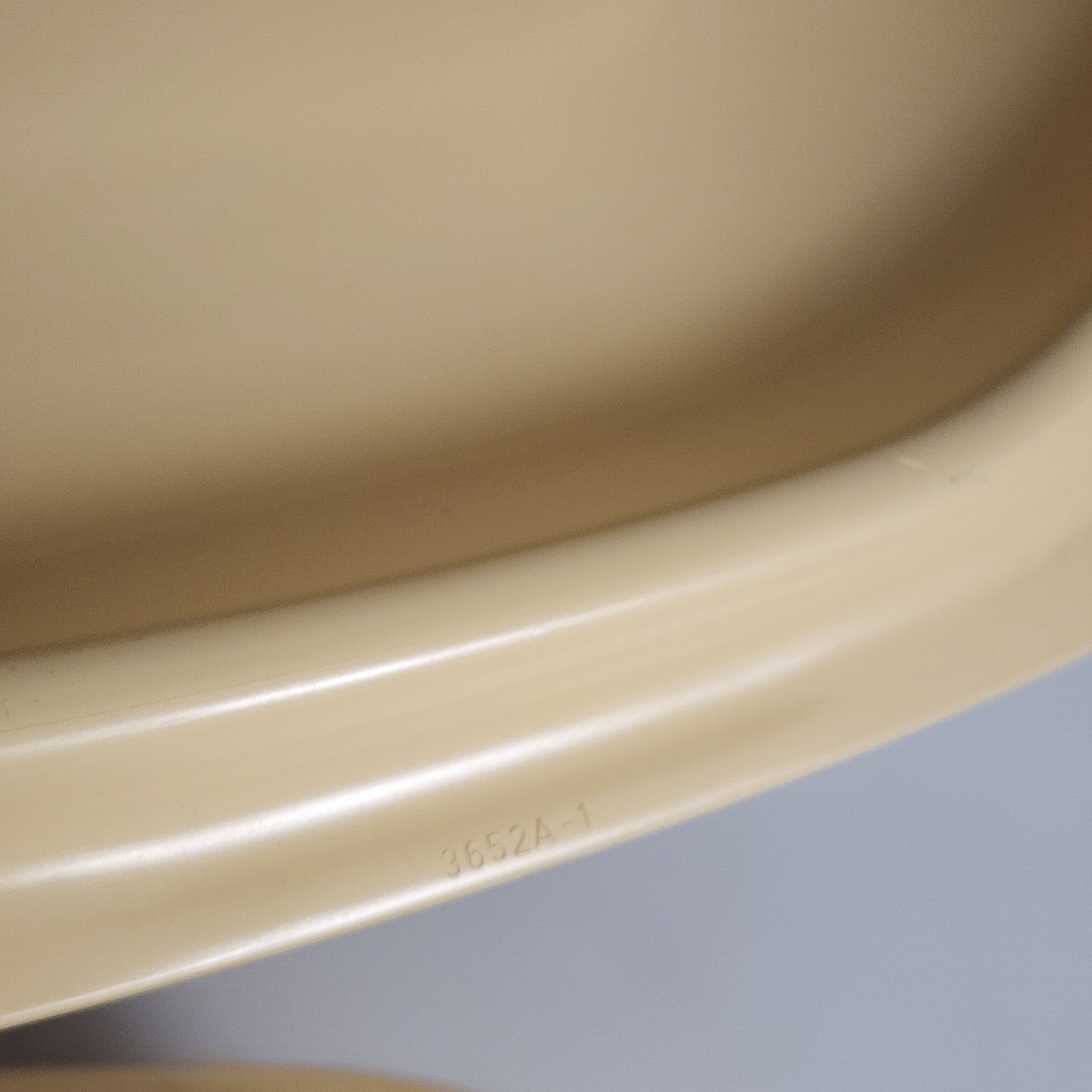 Vintage Tupperware 3 Quart Oven Microwave Covered Casserole Bowl Lid Cover 3651A