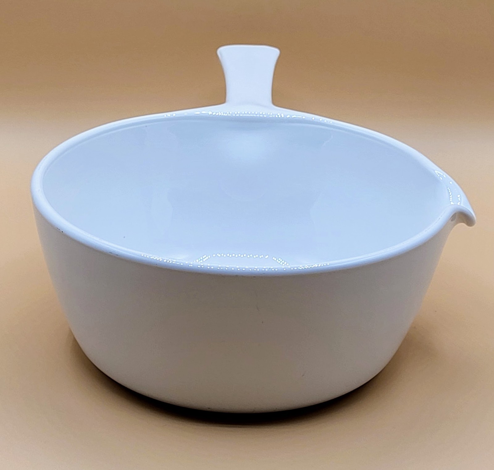 Vintage Corning Ware #P-89-B White Coupe 2.5 Cup Sauce Pan with Pour Spout