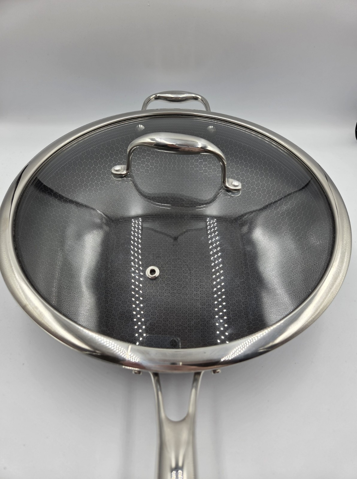 HexClad 12″ WOK with LID 12-Inch Hybrid Nonstick Pan – Used Good Condition