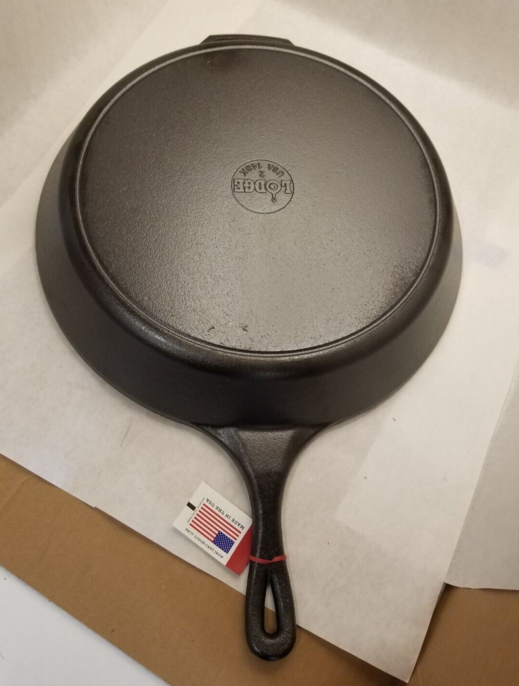 Lodge 15 Inch Cast Iron Pre-Seasoned Skillet – Signature Teardrop Handle – NEW