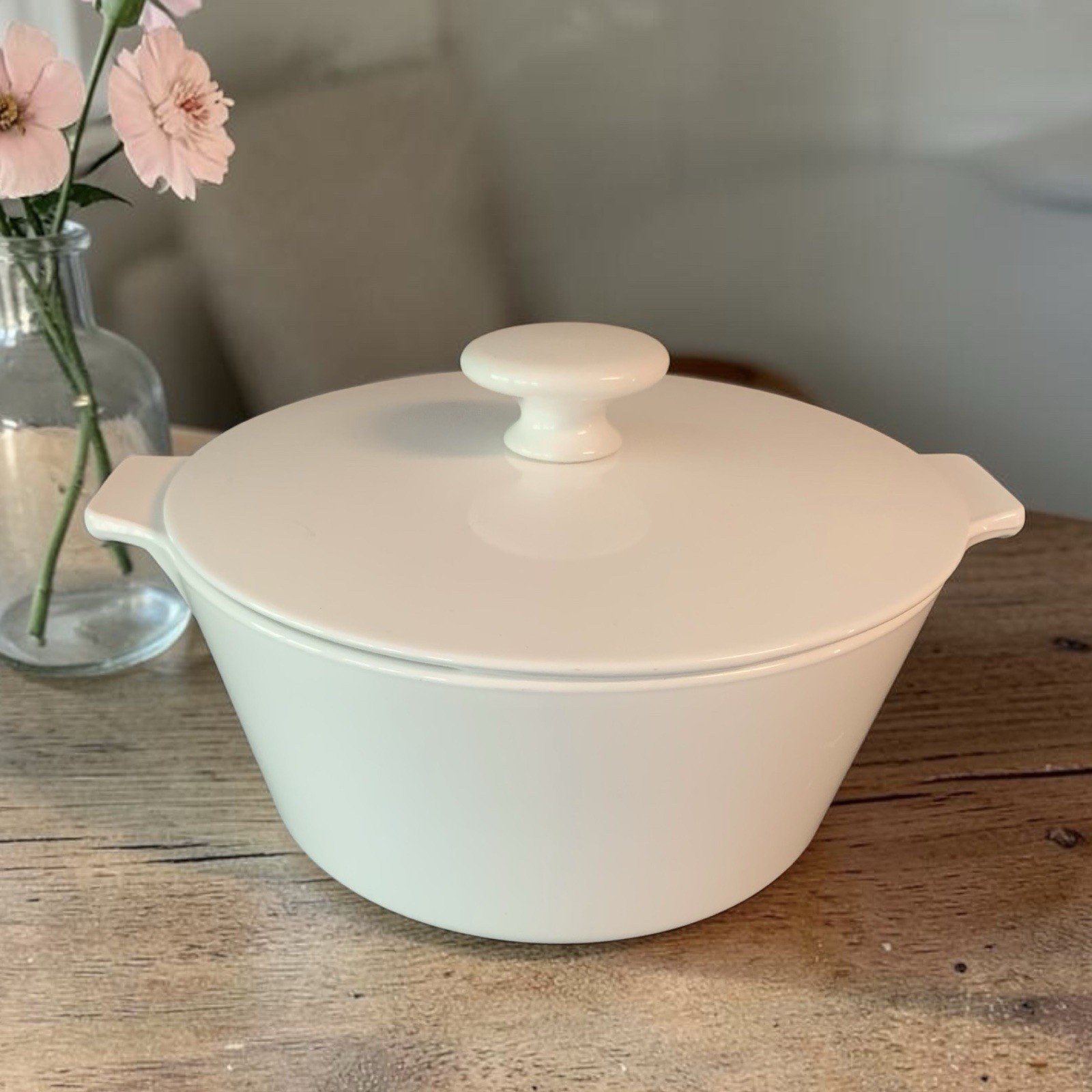Vintage Centura by CorningWare White 1 3/4 QT Round Saucepan and Orig Lid