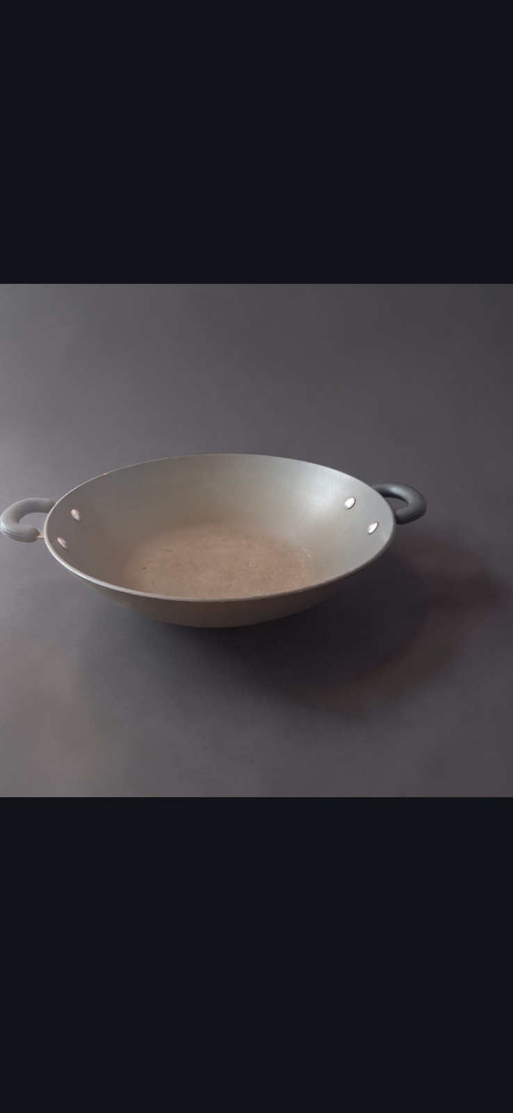 Circulon brand cookware item, specifically a 14-inch Wok