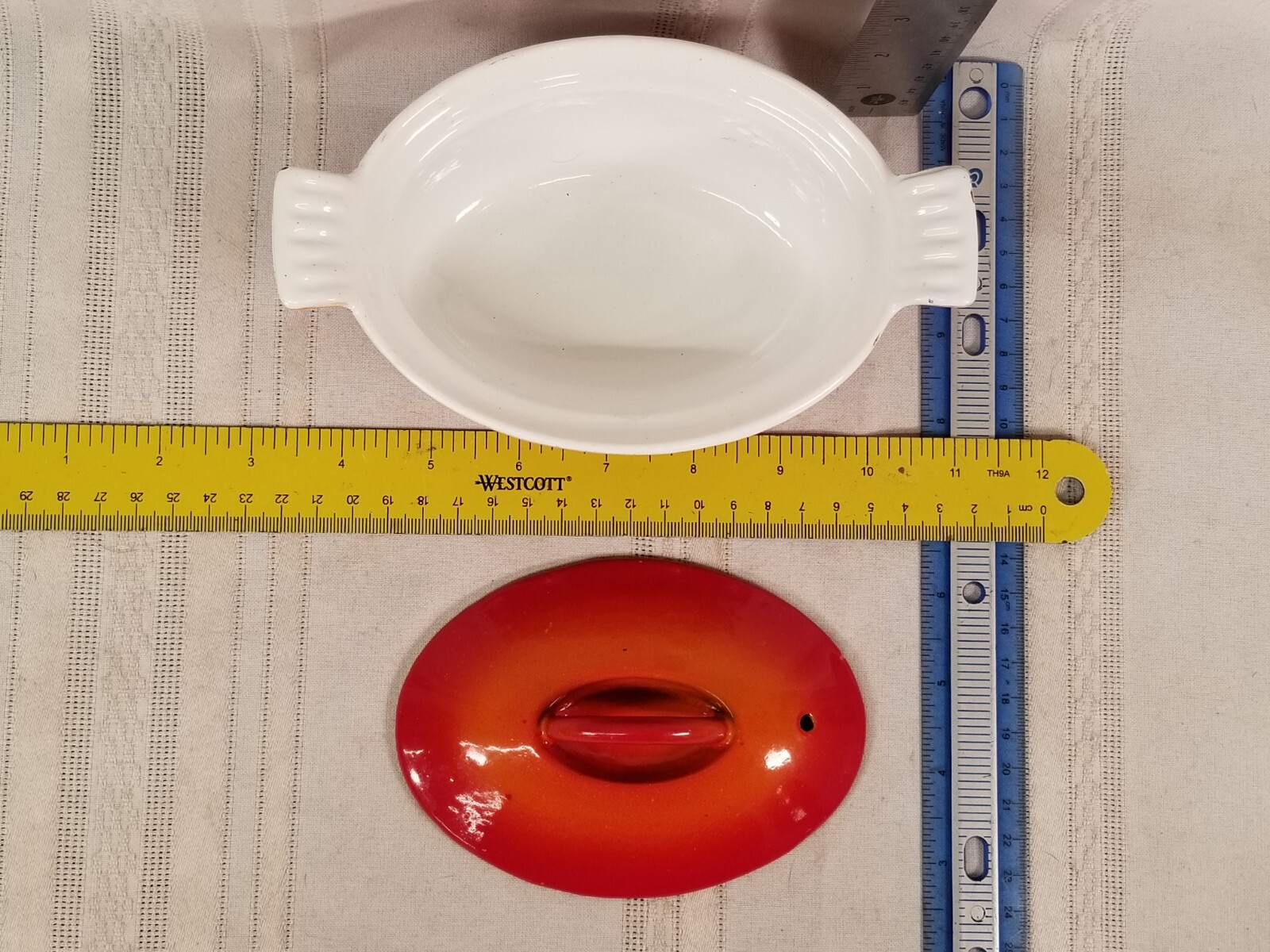 VINTAGE RED ENAMELED CAST IRON COCOTTE WITH LID BELGIUM 16-E 26 N F.E BELGIUM
