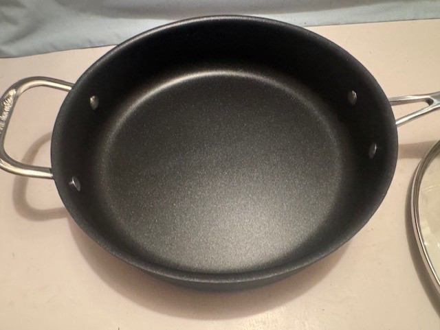 NEW CUISINART 500* F HARD ANODIZED NON STICK 3.5 QT COVERED SAUTE PAN
