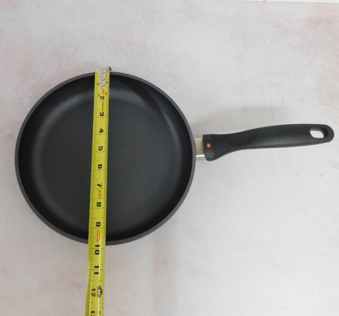 Swiss Diamond Classic HD Nonstick Fry Pan with Glass Lid, 9.5 Inch – NEW
