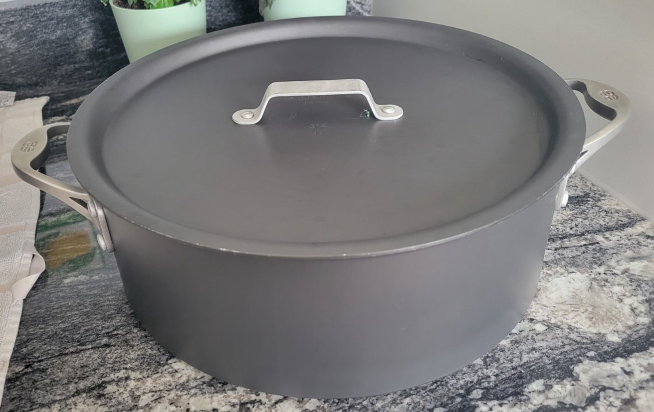 Calphalon 8 1/2 Quart Hard-Anodized Nonstick Stock Pot Dutch Oven w/Lid 8788