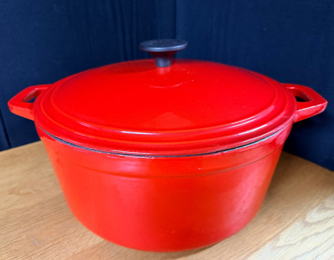 Martha Stewart Collection Dutch Oven Red Enamel Cast Iron Lid Large 8 Quart