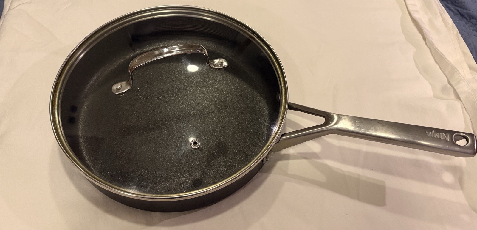Ninja Foodi NeverStick Hard Anodized 10.25″ 3 Quart Skillet Pan W/ Lid. EUC