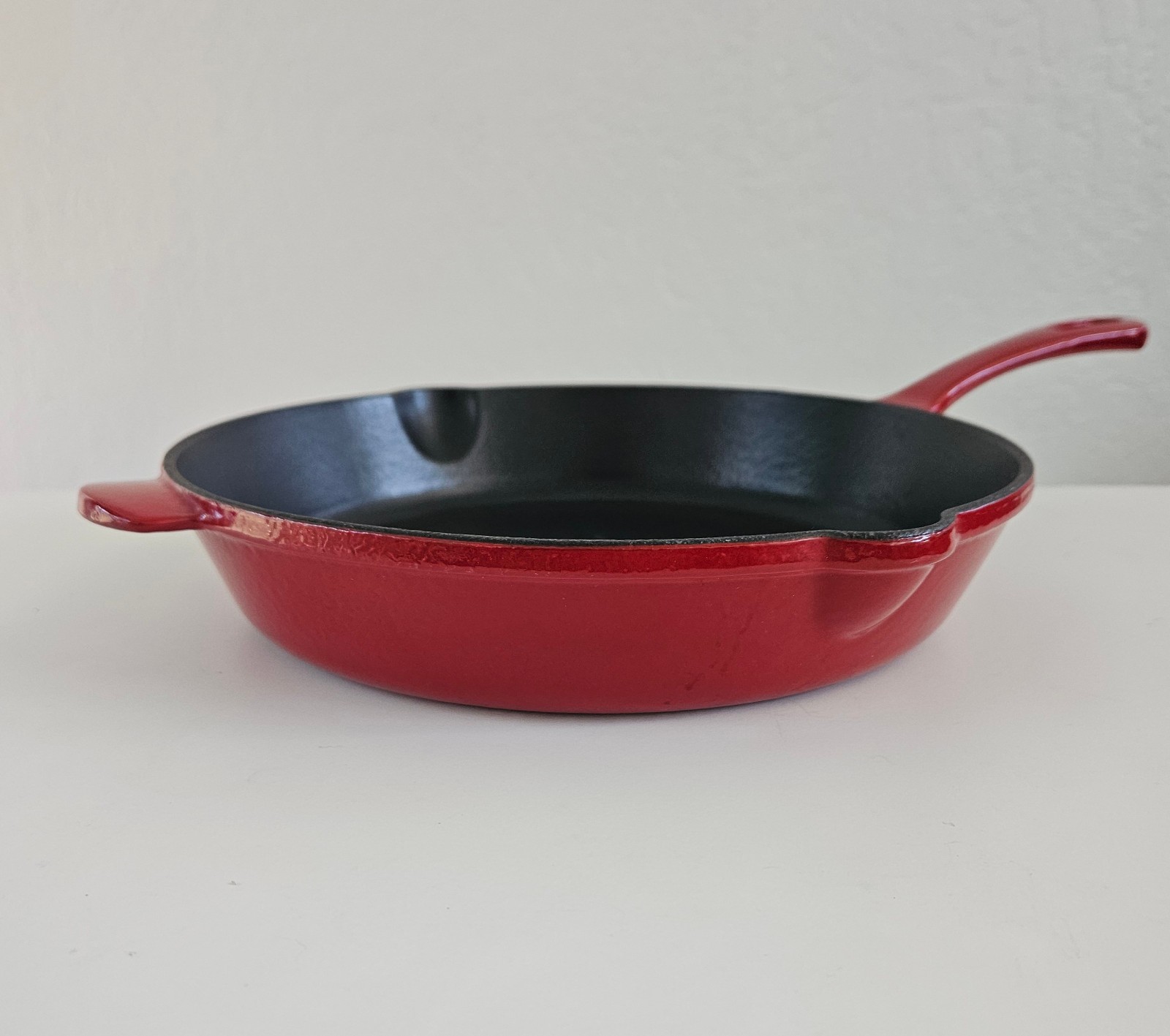 Cuisinart Cast Iron Enamel Skillet 10″ Red Frying Pan Duel Pour Spout C122-24