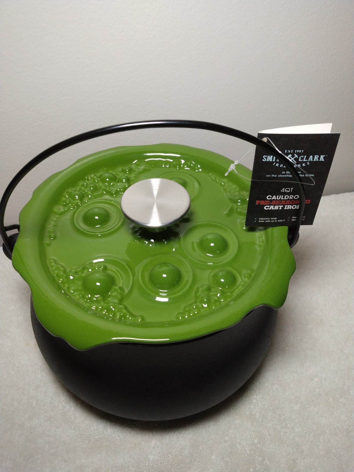 Smith & Clark 4QT Cast Iron Cauldron Witches Brew Bubbling Lid Green Halloween