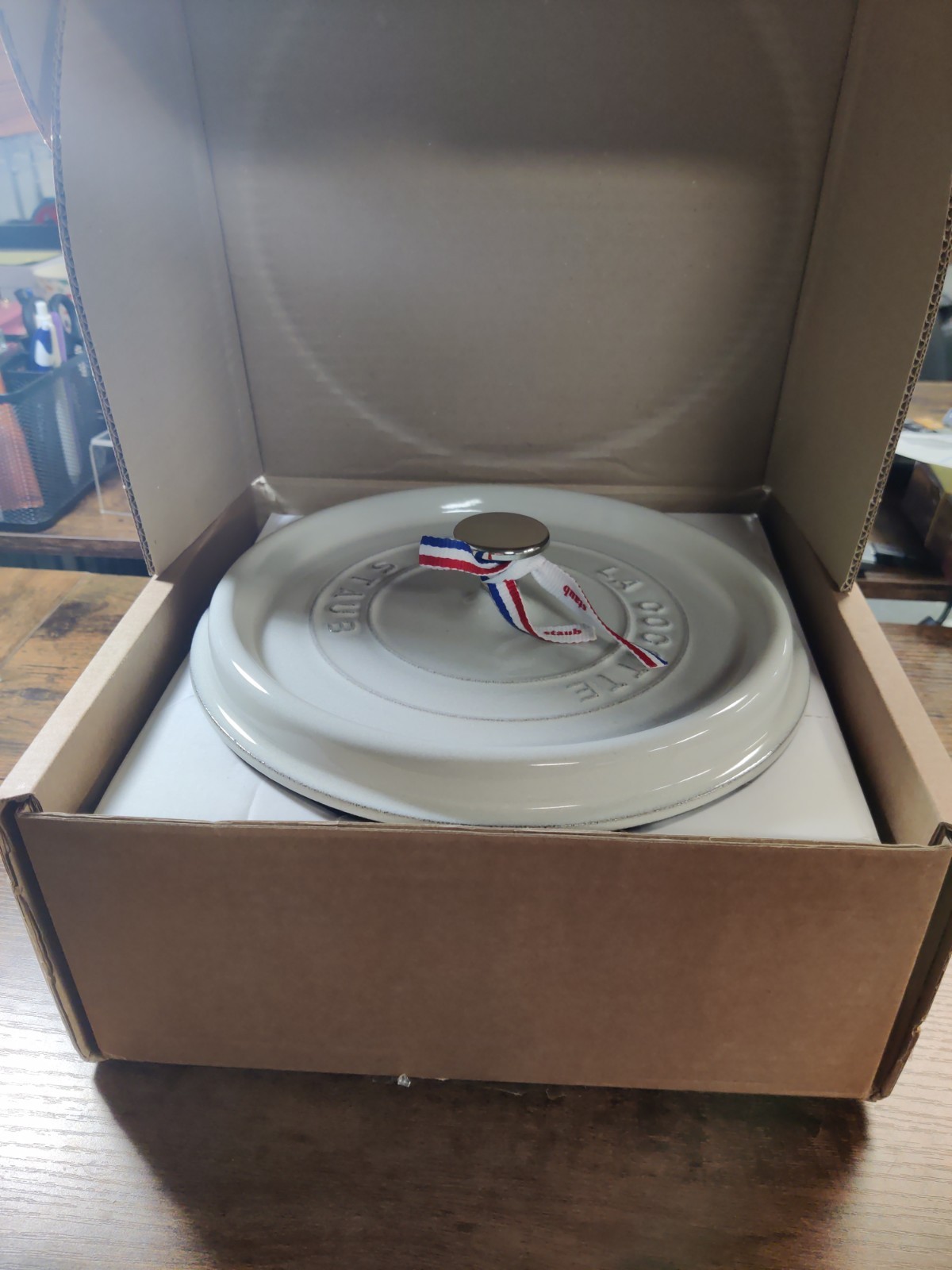 Staub Cast Iron 4-qt Round Cocotte WHITE NIB