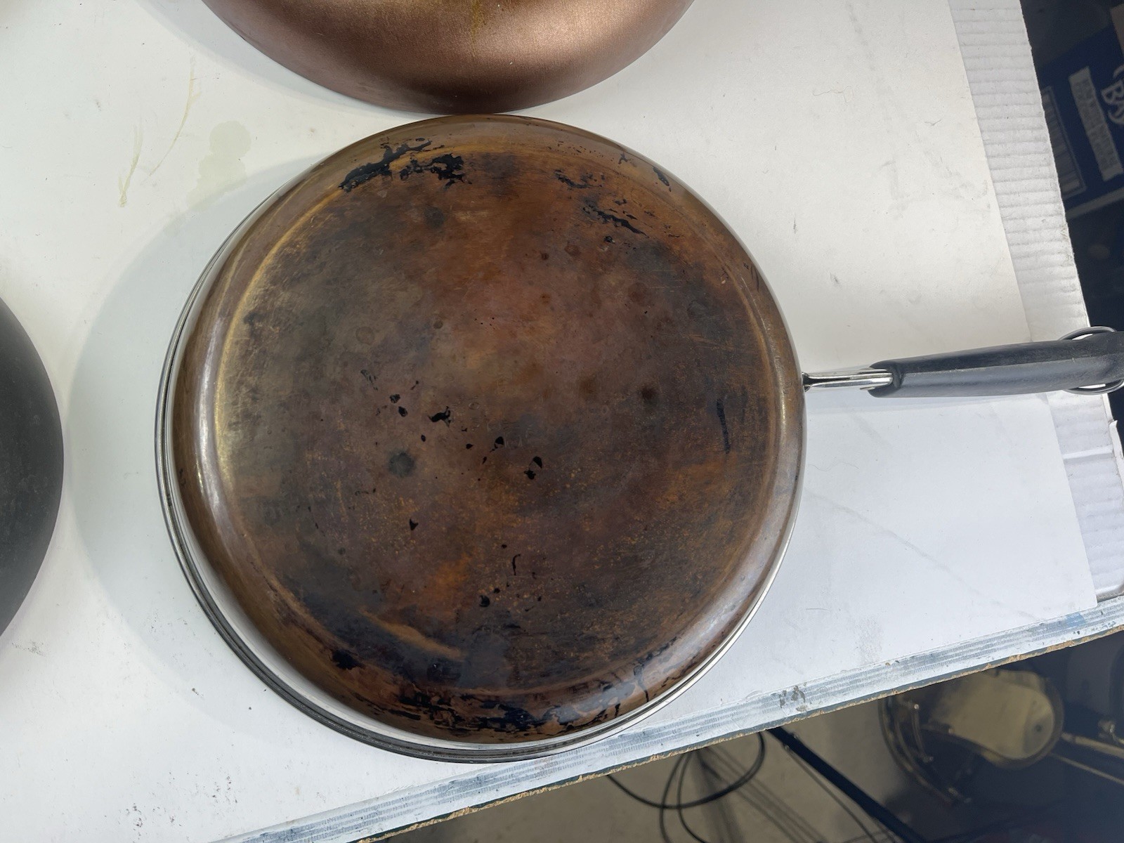 Four Piece Frying Pans Plus Screen Lid See Pics For Sizes Y B