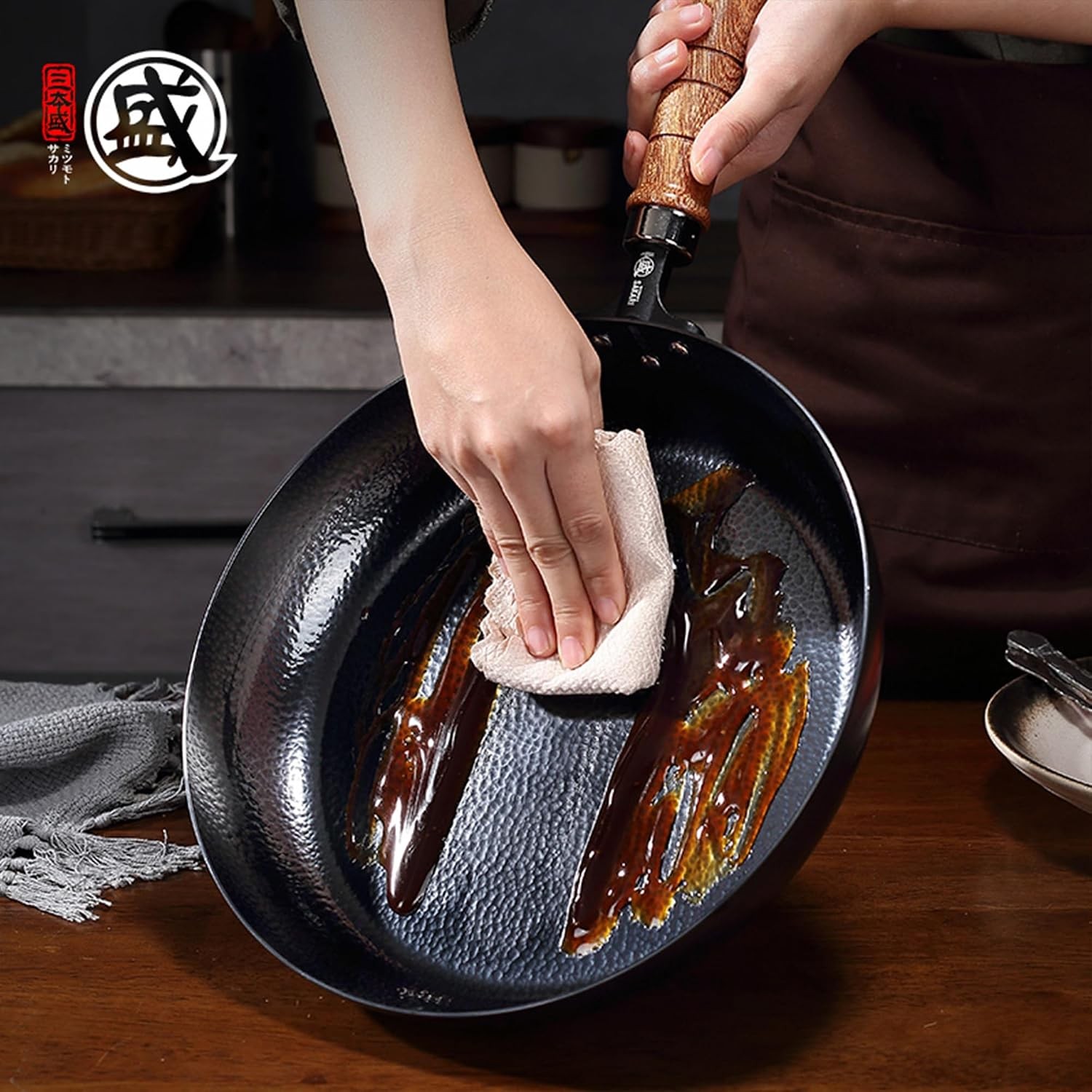 11-Inch Japanese Iron Skillet, Flat Bottom | No synthetic coating, hammered iron