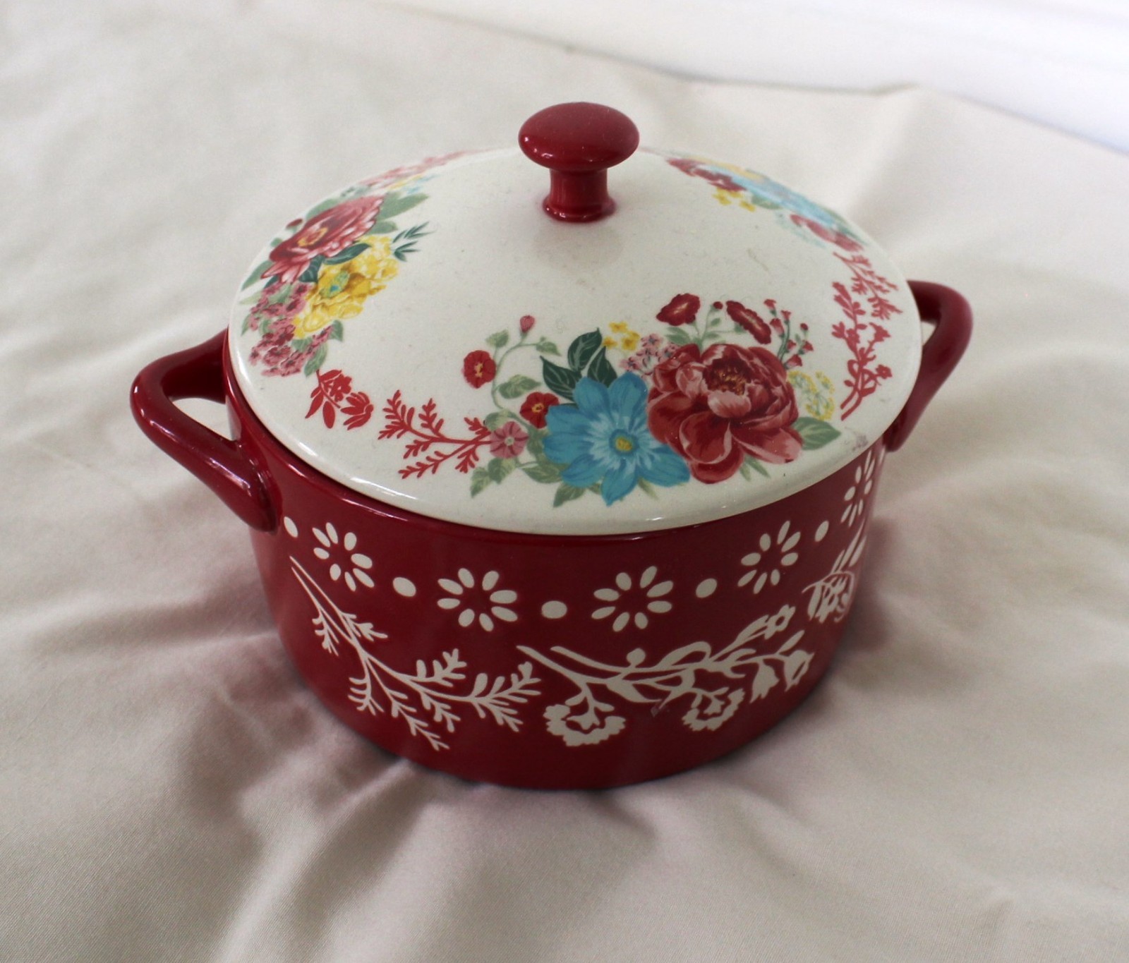 Pioneer Woman Small Red Floral Ceramic Round Casserole Dish with Lid 6-Inch