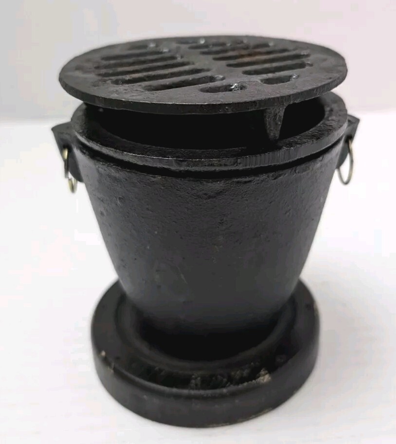 Town Food Service 51355 3.5 in. x 4.75 in. Cast Iron Hibachi – Black