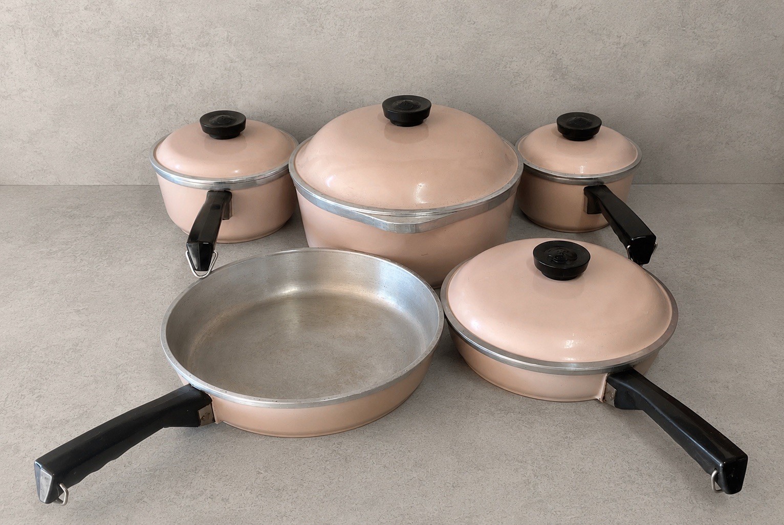Vintage Club Aluminum Pink Cookware Set 5 Pc Dutch Oven Fry Pans Saucepans Lids