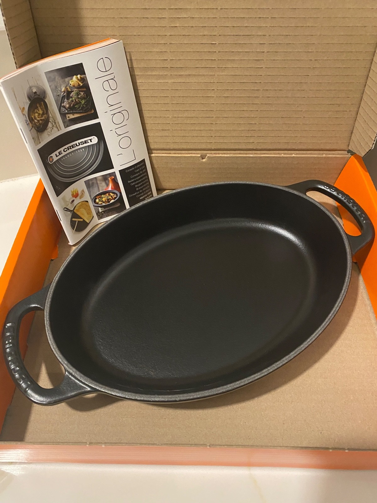 LE CREUSET 1 QUART SIGNATURE OVAL BAKER MATT BLACK/LICORICE/NOIR MAT NEW/BOX