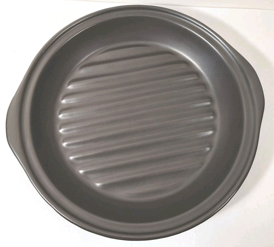 Ceramic Stoneware Microwave 9″ Grill Plate with Lid 9, used. VGC, MCM.