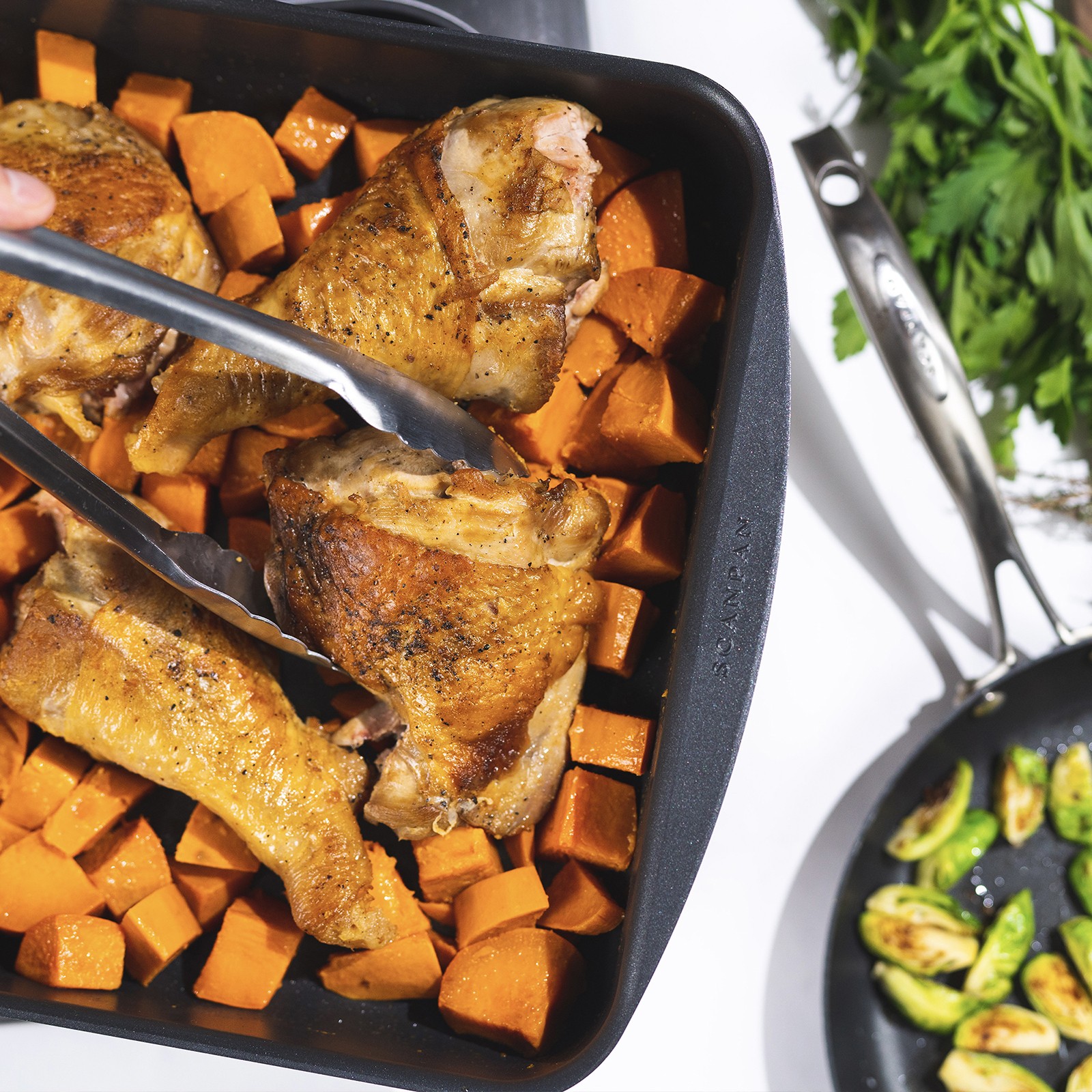 Scanpan Classic 15.25″ x 10.5″ Roasting Pan, 5.25 Qt.