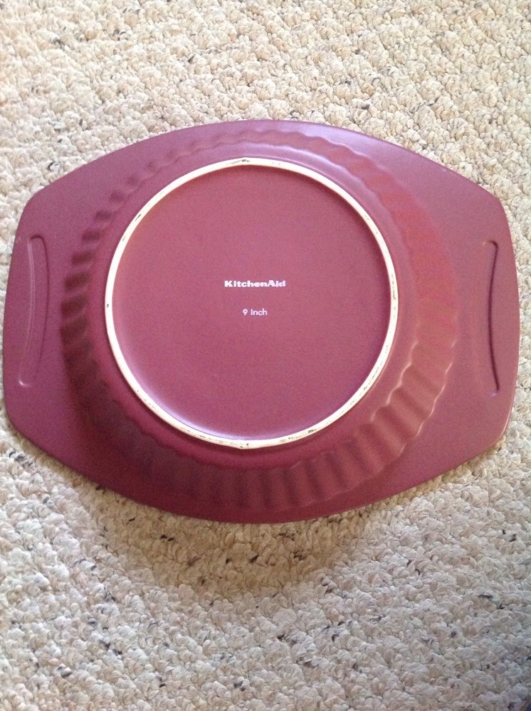 Slight Use KitchenAid 9″ Round Casserole Or Deep Dish Pie Plate. Red And White.