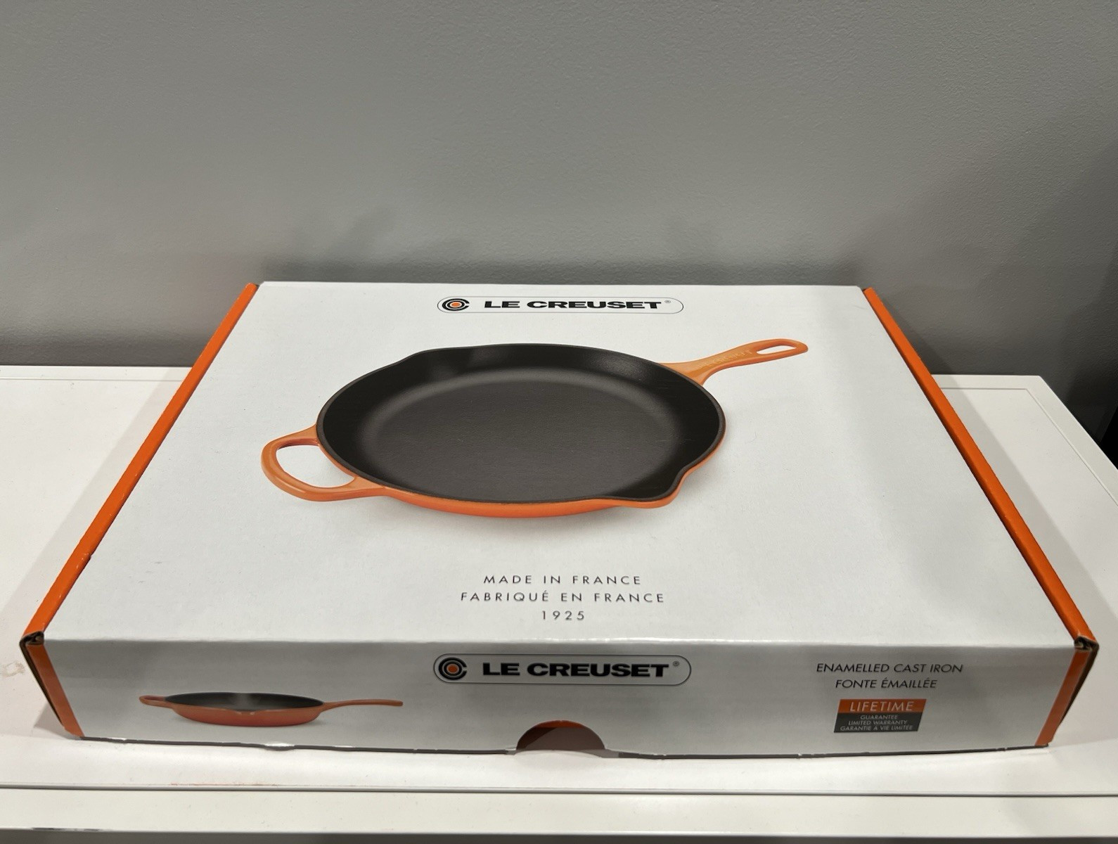 Le Creuset Signature Round Skillet 26cm/10.25in Red Enameled Cast Iron
