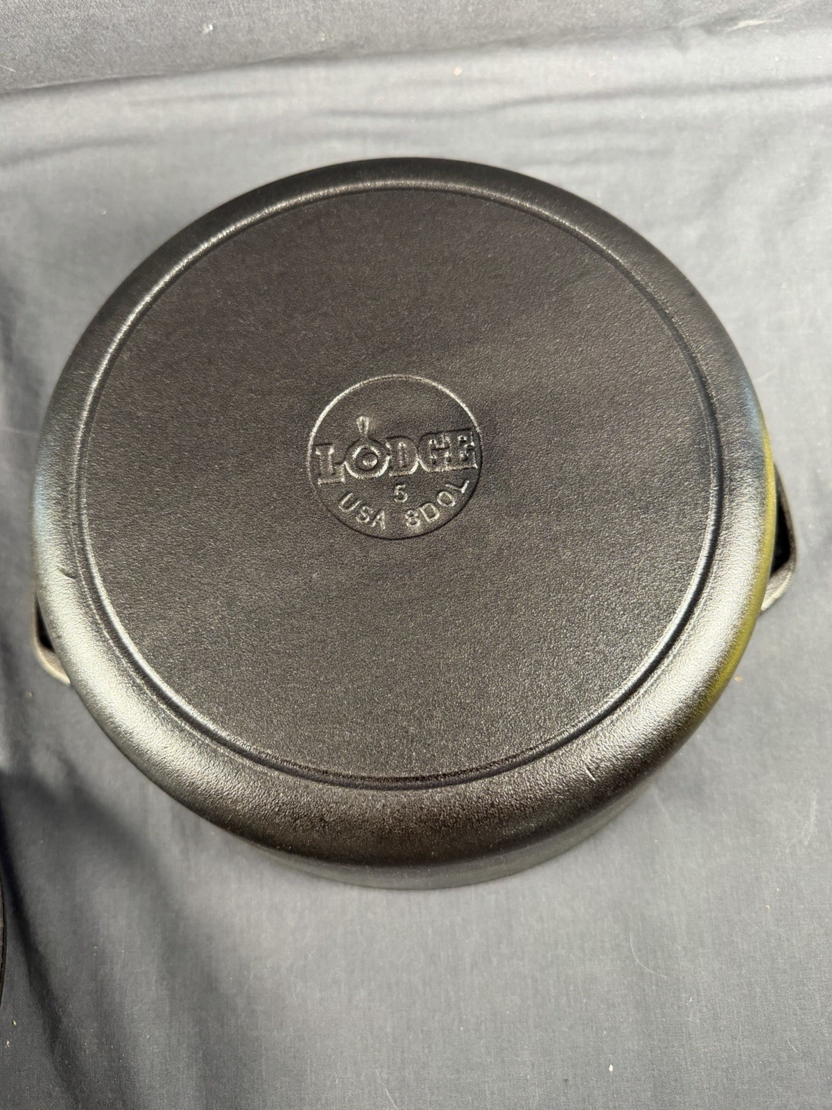 Lodge 5 Qt Cast Iron Dutch Oven Pre-Seasoned Pot with Lid Dual Loop Handles NEW