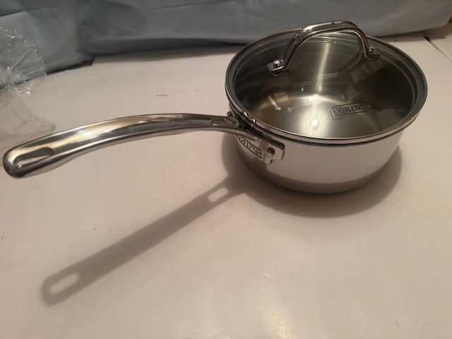 VIKING FABULOUS 3 PLY HEAVY QYALITY STAINLESS STEEL 2 1/4 QT COVERED SAUCE PAN