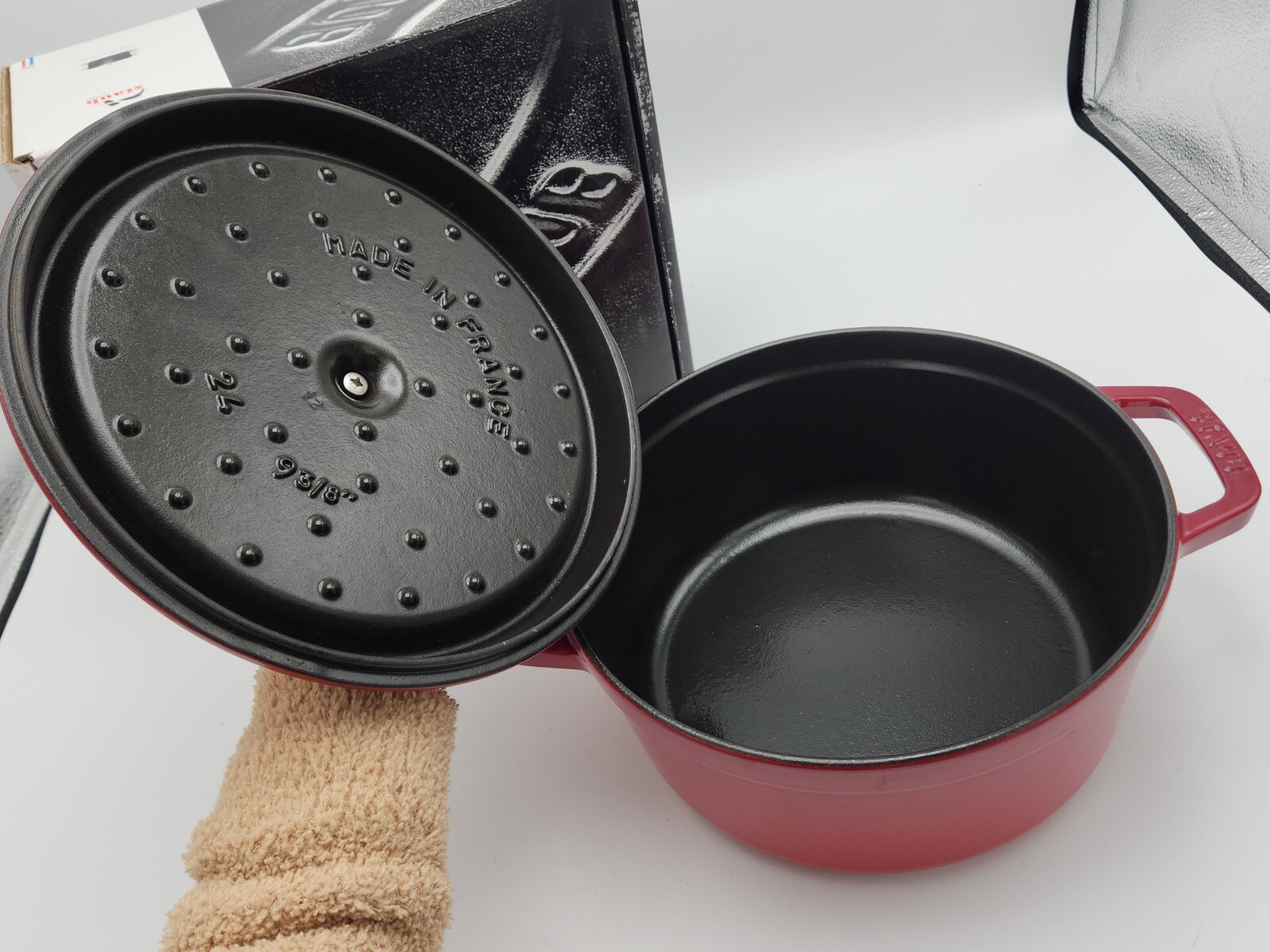 New/Open Box – Staub Cocotte Ronde Cherry 4 QT 24cm 3.8L Round Dutch Oven Dish