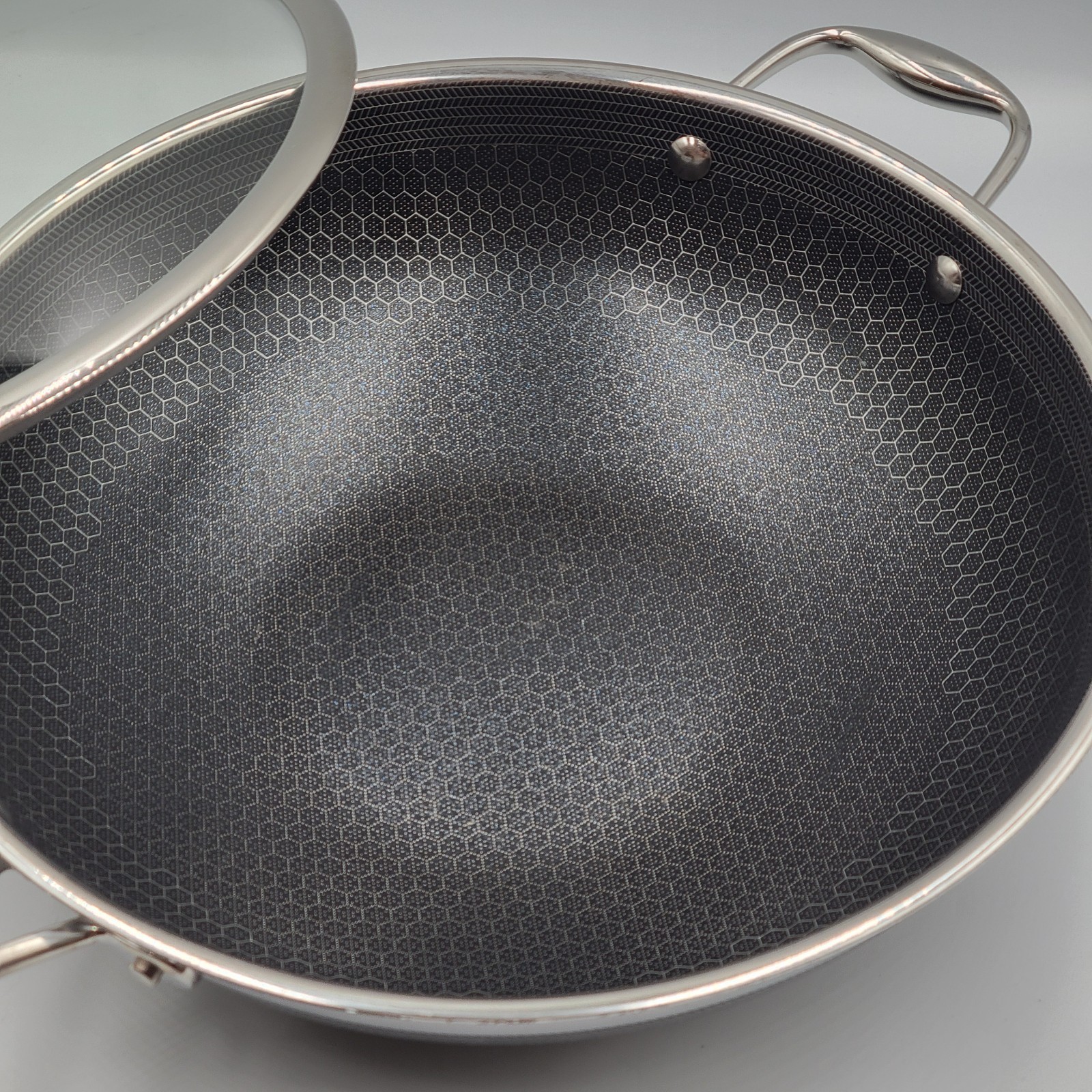 HexClad 12″ WOK with LID 12-Inch Hybrid Nonstick Pan – Used Good Condition