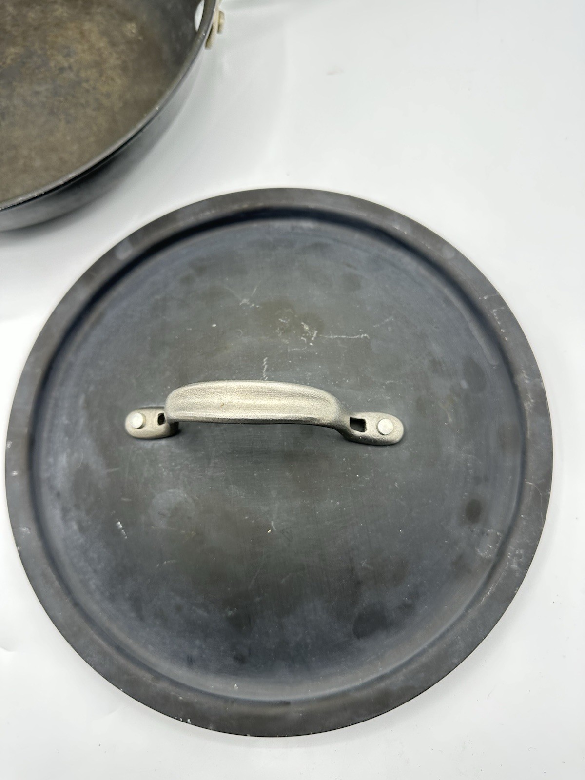 Calphalon Hard Anodized Aluminum Frying Sauce Pan 2-Qt 9-inch with Lid D1609