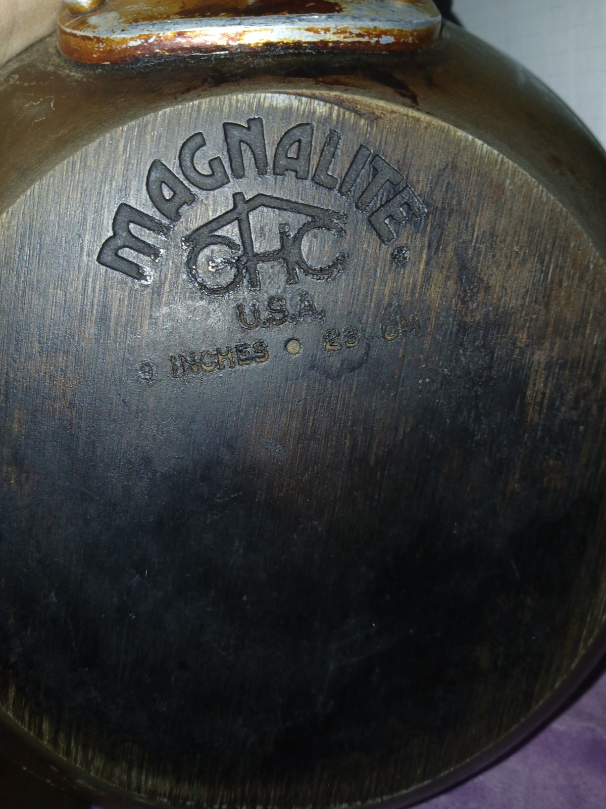 MAGNALITE 4 PIECE SET Two Pan Two Pots 1/2 Quart, 1 Quart W/Lid & Two 9 In Pans